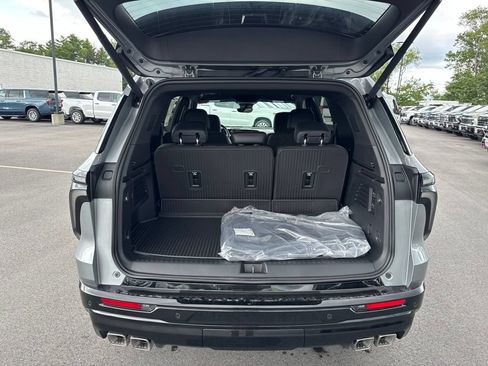 New 2026 Chevrolet Traverse RS w/ LPO, Floor Liner Package AWD/4WD image 6