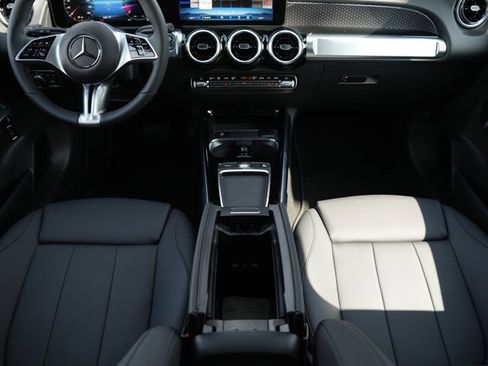 Used 2026 Mercedes-Benz GLB 250 4MATIC image 31