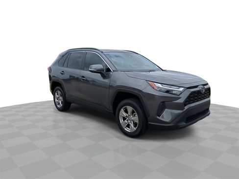 Used 2022 Toyota RAV4 XLE w/ Convenience Package image 2