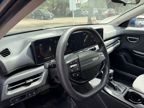 Used 2025 Kia K4 LXS image 33