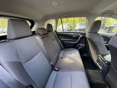 Used 2025 Toyota RAV4 XLE AWD/4WD image 34