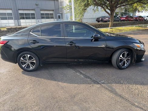 Used 2022 Nissan Sentra SV image 2