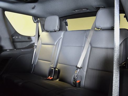 Used 2025 GMC Yukon Denali w/ Sun & Power Step Package image 40