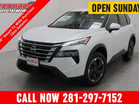 Used 2024 Nissan Rogue SV image 1