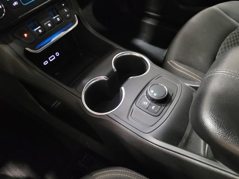 Used 2020 GMC Terrain SLE FWD image 26
