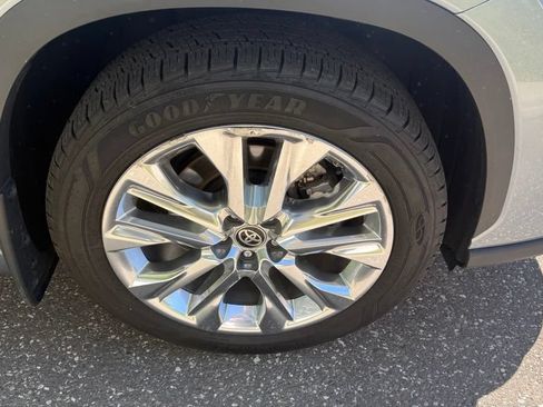 Used 2020 Toyota Highlander Limited AWD/4WD image 12