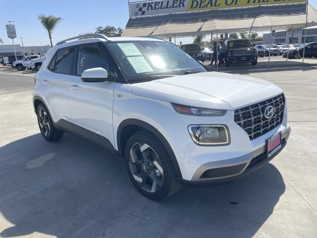 Used 2025 Hyundai Venue SEL FWD image 2