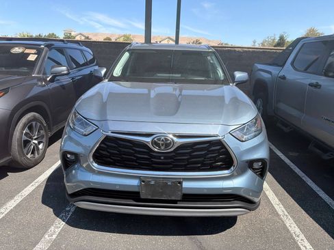 Used 2021 Toyota Highlander Platinum AWD/4WD image 3