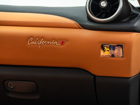 Used 2015 Ferrari California T image 26
