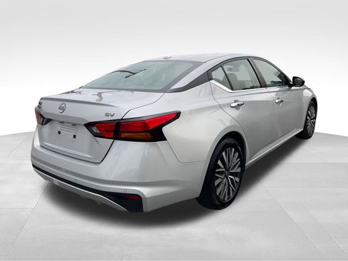 Used 2024 Nissan Altima 2.5 SV FWD image 5