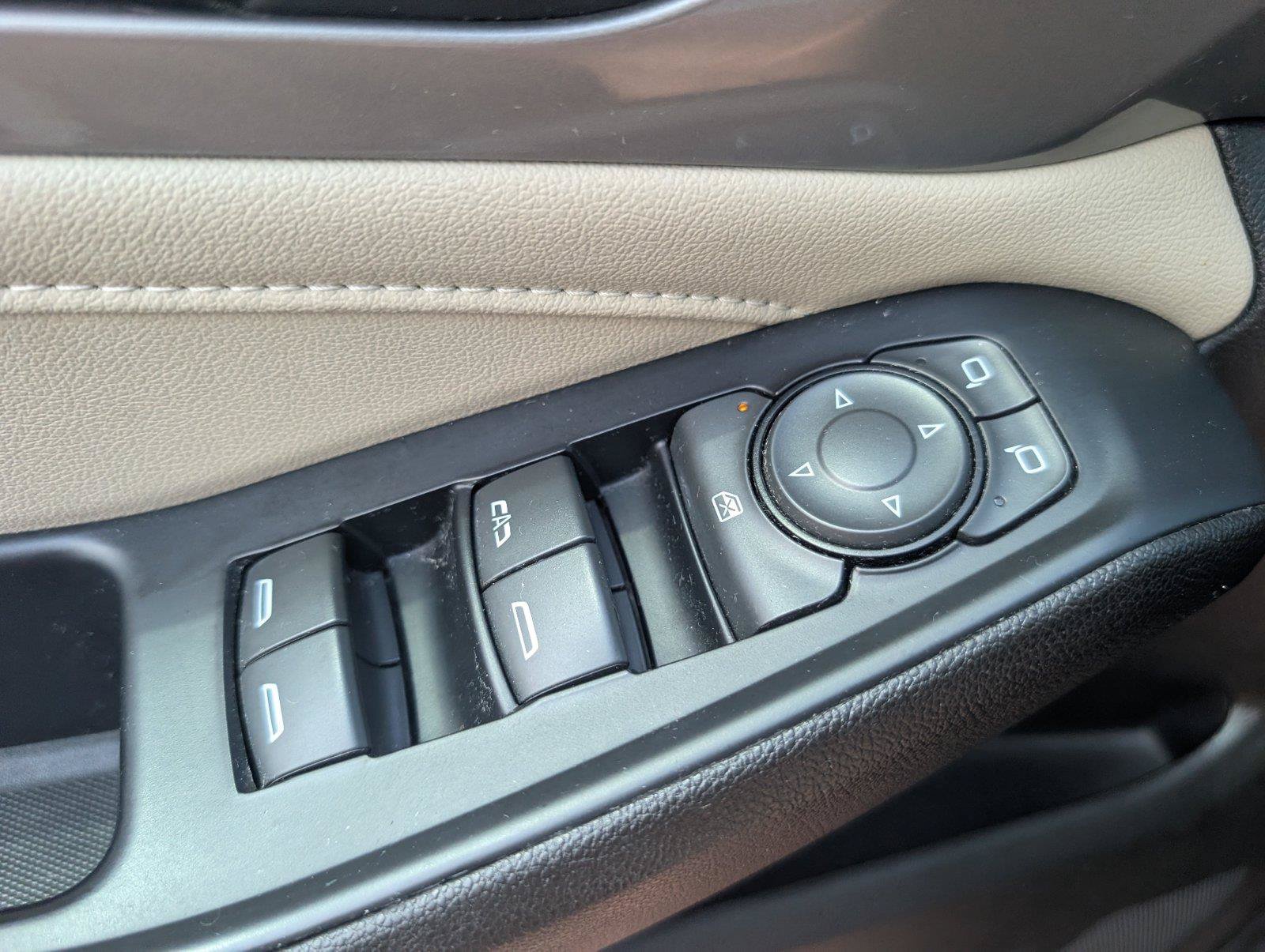 Used 2023 Chevrolet Traverse LT FWD image 30