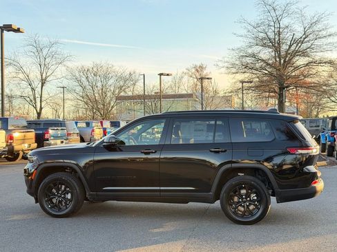 New 2025 Jeep Grand Cherokee L Altitude image 10