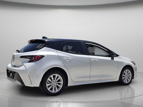 Used 2025 Toyota Corolla SE w/ SE Package FWD image 7