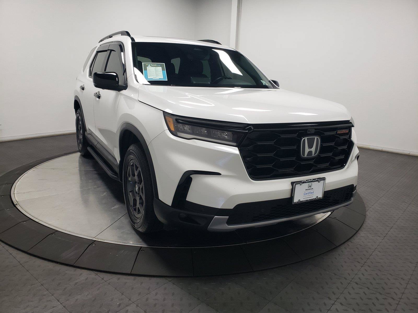 Certified 2023 Honda Pilot TrailSport image 2