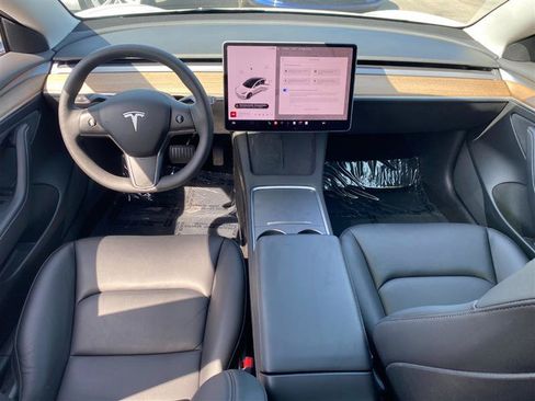 Used 2023 Tesla Model 3 Standard Range RWD image 9