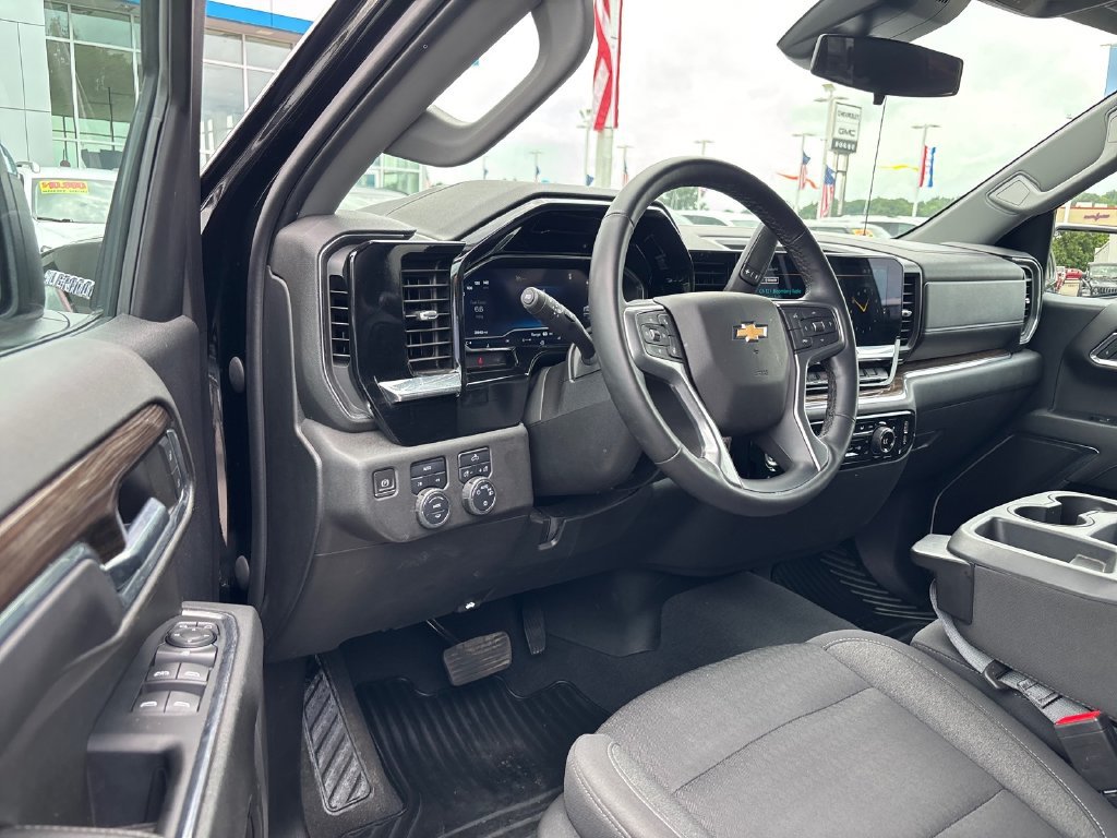 Used 2023 Chevrolet Silverado 1500 LT AWD/4WD image 6