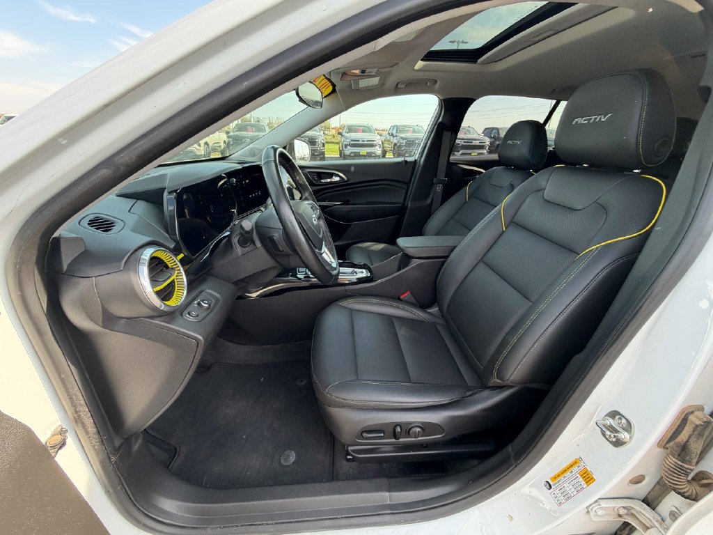 Used 2024 Chevrolet Trax ACTIV w/ Sunroof Package FWD image 18