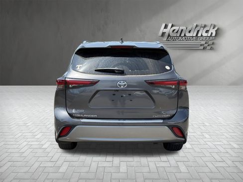 Used 2024 Toyota Highlander Platinum FWD image 8