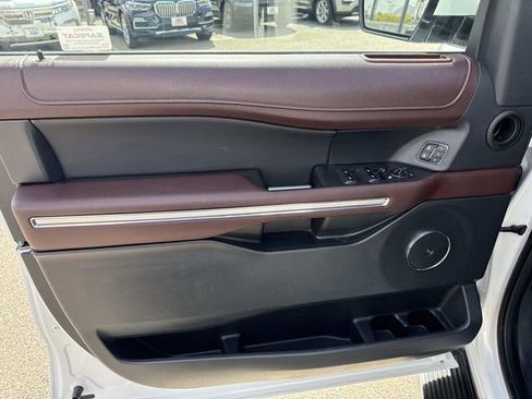 Used 2022 Ford Expedition Max Limited image 19