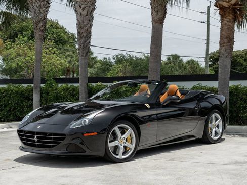 Used 2015 Ferrari California T RWD image 30