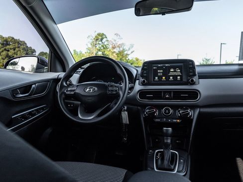 Used 2021 Hyundai Kona SE FWD image 30