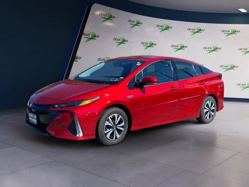 Used 2018 Toyota Prius Prime Premium FWD image 3