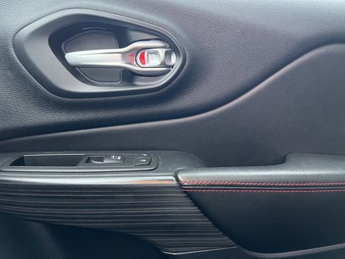 Used 2016 Jeep Cherokee Trailhawk w/ Comfort/Convenience Group image 23