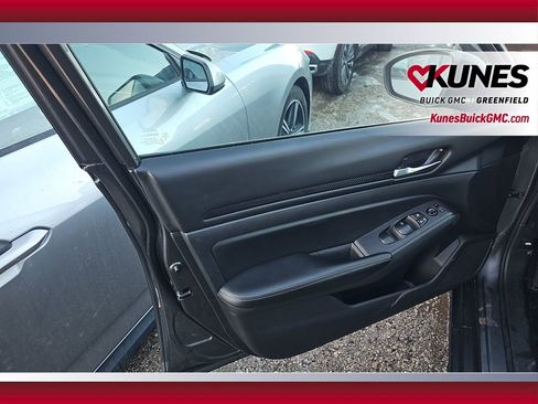 Used 2024 Nissan Altima 2.5 SV image 20