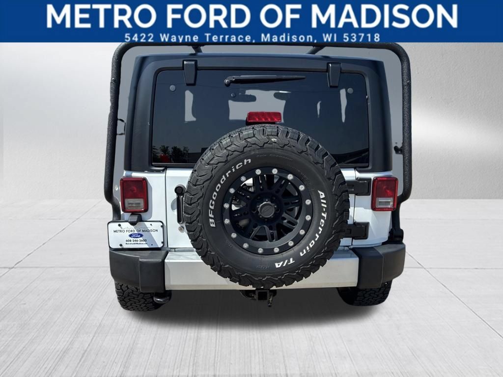 Used 2015 Jeep Wrangler Sahara AWD/4WD image 4