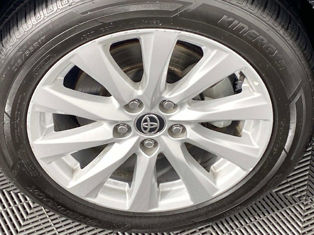 Used 2020 Toyota Camry LE w/ Convenience Package FWD image 29