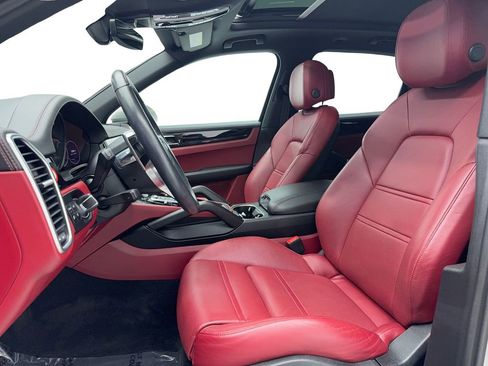 Used 2022 Porsche Cayenne image 13