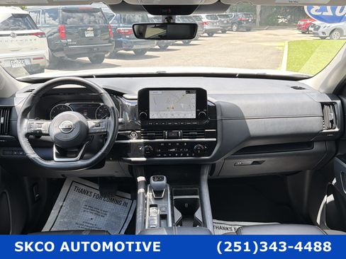 Used 2023 Nissan Pathfinder SL FWD image 15