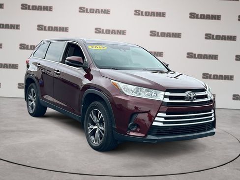 Used 2019 Toyota Highlander LE AWD/4WD image 7
