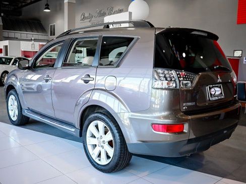 Used 2010 Mitsubishi Outlander SE AWD/4WD image 7