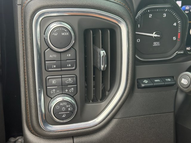 Used 2023 GMC Sierra 2500 AT4 w/ AT4 Premium Plus Package AWD/4WD image 29