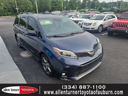 Used 2019 Toyota Sienna SE w/ SE Preferred Package