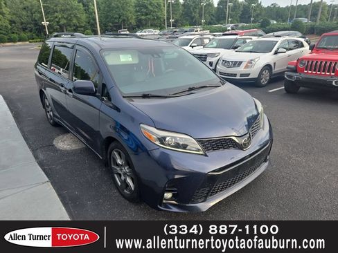 Used 2019 Toyota Sienna SE w/ SE Preferred Package FWD image 1