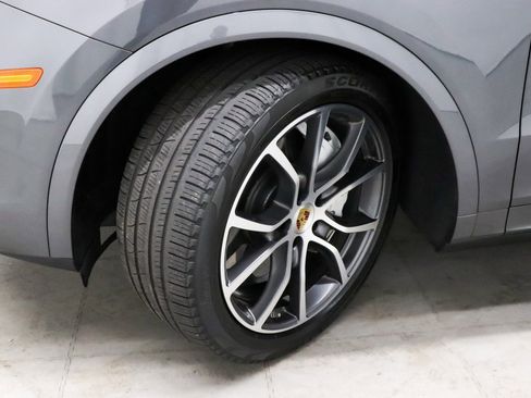 Used 2022 Porsche Cayenne Turbo image 12