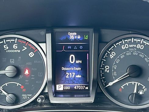 Used 2020 Toyota Tacoma TRD Sport image 29