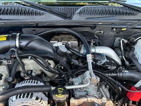 Used 2006 GMC Sierra 3500 SLE w/ Heavy-Duty Power Package AWD/4WD image 23