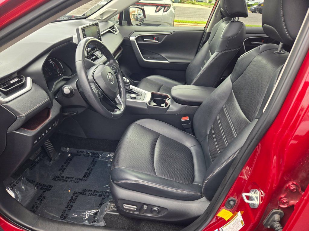 Used 2020 Toyota RAV4 Limited AWD/4WD image 32