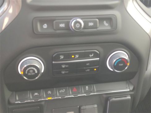 Used 2022 Chevrolet Silverado 1500 Custom image 19