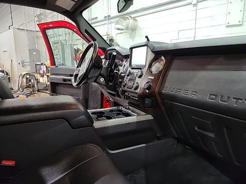 Used 2016 Ford F250 Lariat w/ Lariat Ultimate Package AWD/4WD image 22