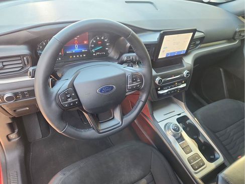 Used 2020 Ford Explorer XLT RWD image 10