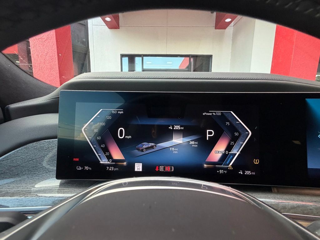 Used 2023 BMW i7 xDrive60 AWD/4WD image 16