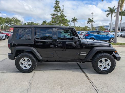 Used 2018 Jeep Wrangler Unlimited Sport S AWD/4WD image 3
