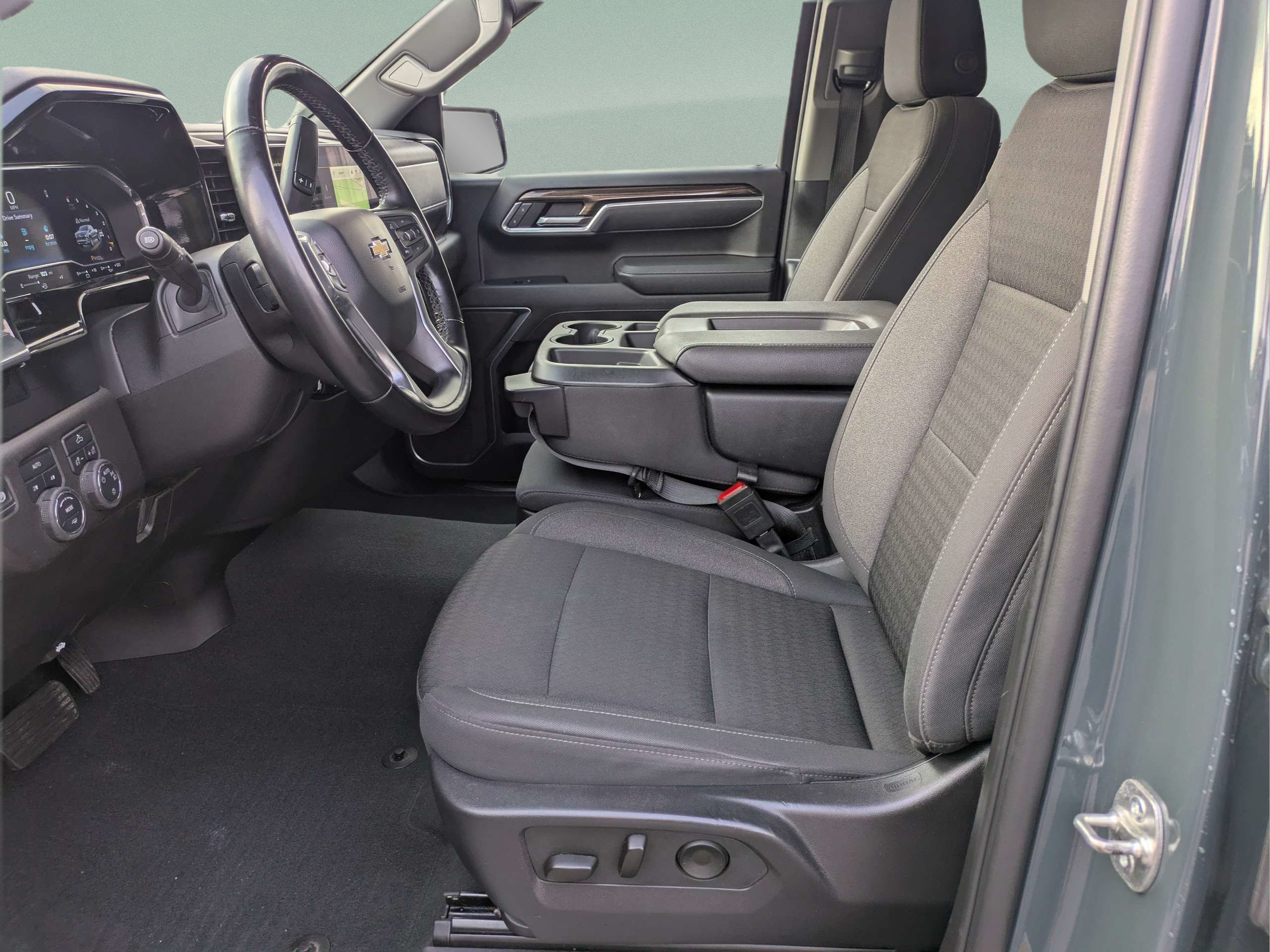 Used 2025 Chevrolet Silverado 1500 LT AWD/4WD image 17