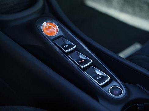 Used 2025 McLaren Artura image 15