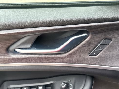 Used 2023 Jeep Grand Cherokee Limited image 21