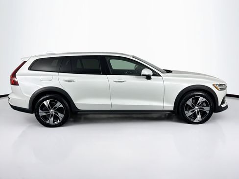 Used 2023 Volvo V60 B5 Cross Country Plus AWD/4WD image 16